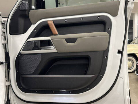 2021 Land Rover Defender 110 SE