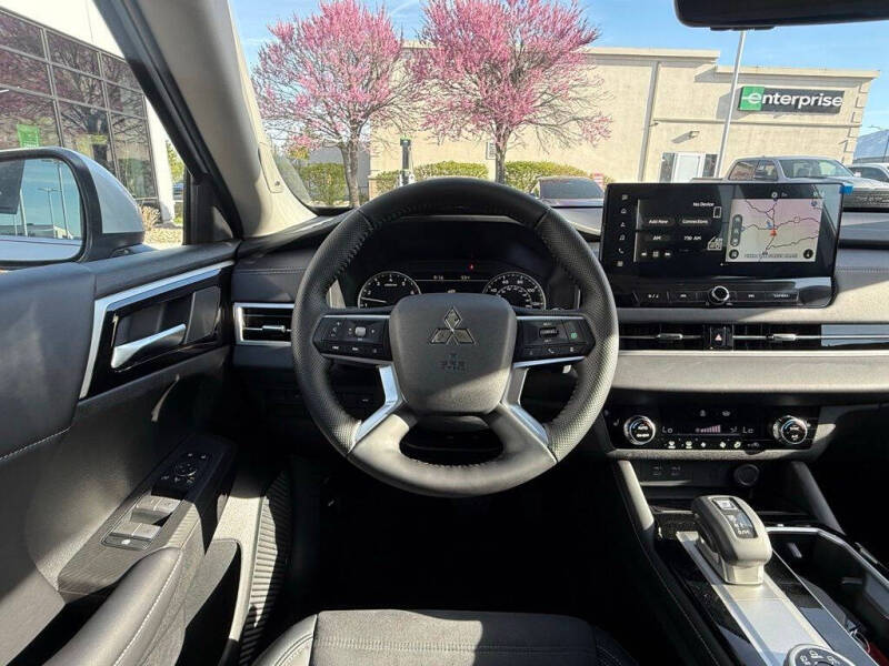 2026 Mitsubishi Outlander SE