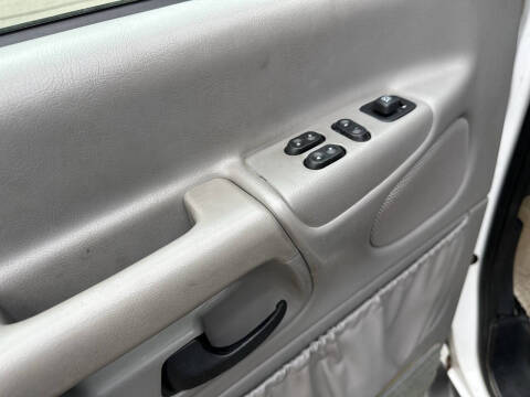2000 Ford E-Series E-150