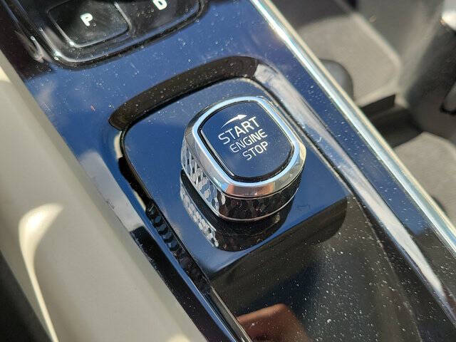 2024 Volvo XC60 B5 Core Dark Theme