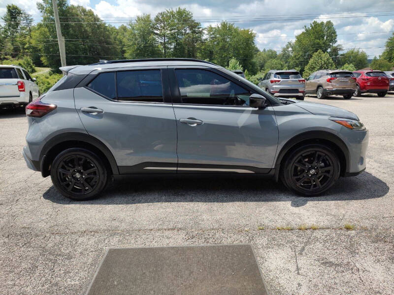 2021 Nissan Kicks SR