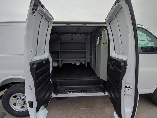 2025 Chevrolet Express 2500