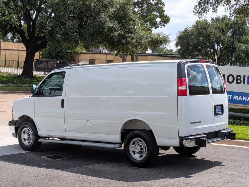 2025 Chevrolet Express 2500