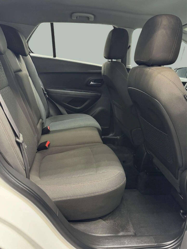 2017 Chevrolet Trax LS AWD 4dr Crossover - White exterior view 8