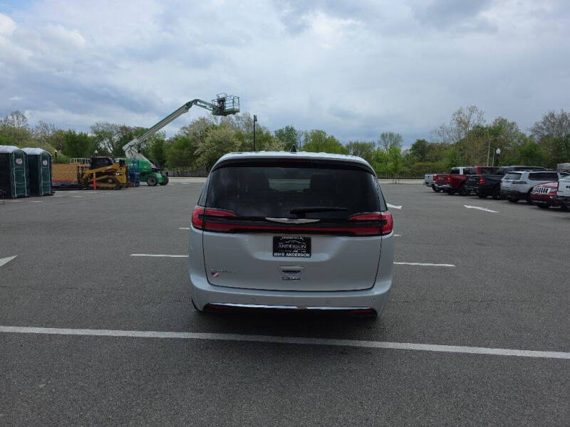 2024 Chrysler Pacifica Touring L