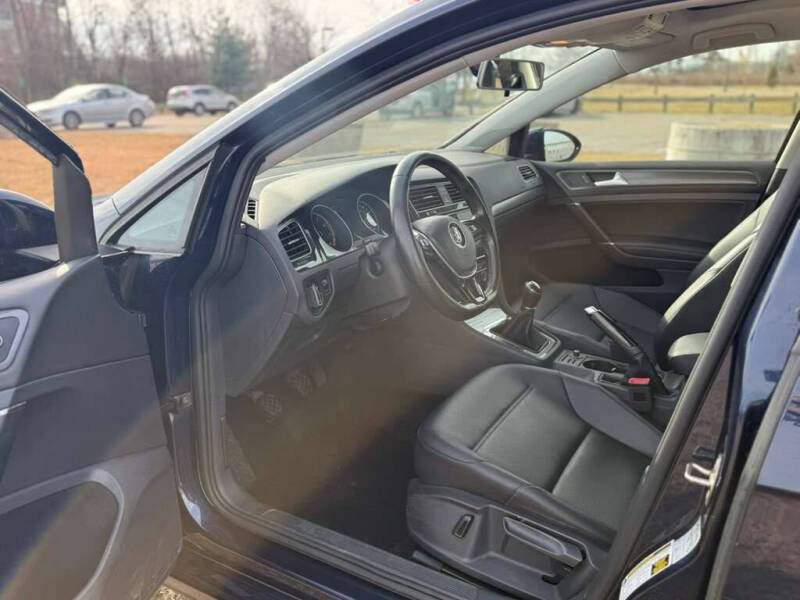 2018 Volkswagen Golf TSI SE