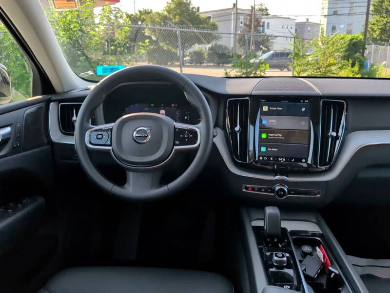 2025 Volvo XC60 T8 Plus Dark Theme