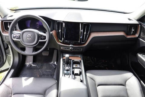 2023 Volvo XC60 B5 Plus Bright Theme