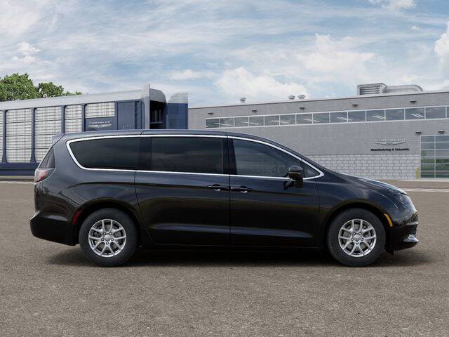 2027 Chrysler Pacifica LX