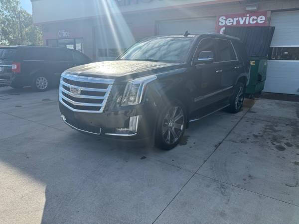 2016 Cadillac Escalade Luxury's photo