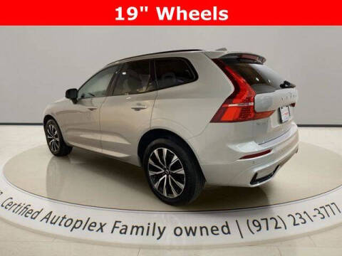 2025 Volvo XC60 B5 Core Dark Theme