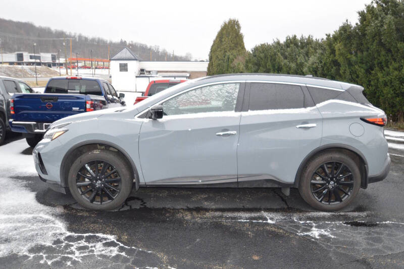 Nissan Murano's photo