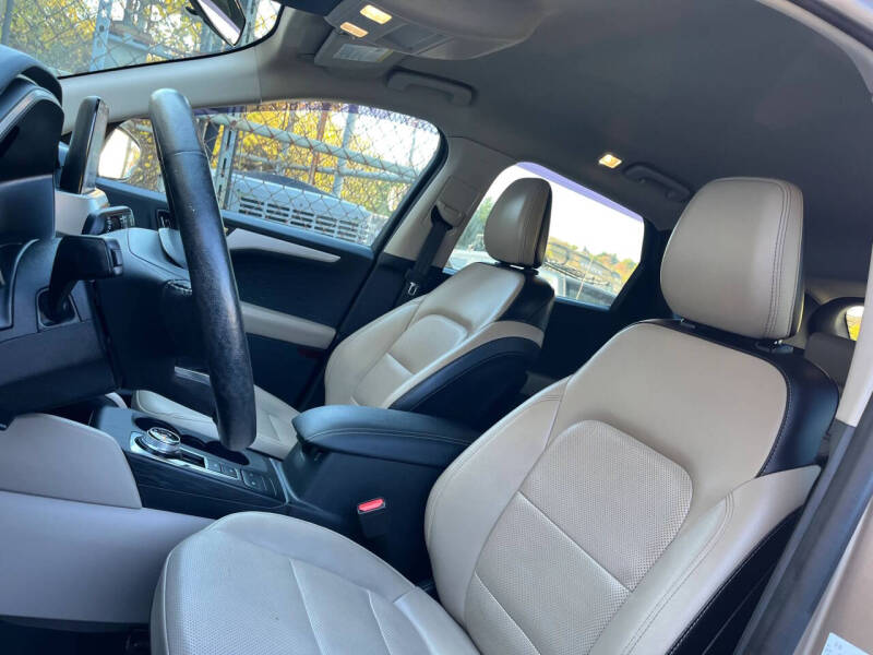 2020 Ford Escape SEL