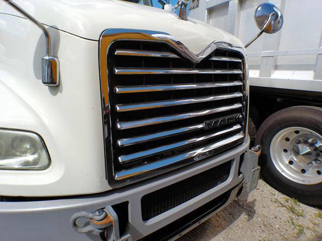 2013 Mack Pinnacle