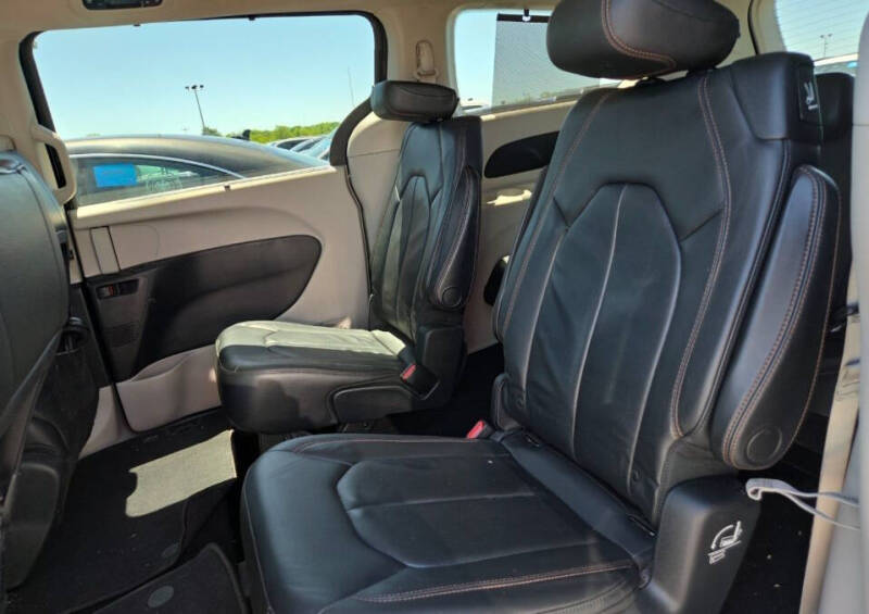 2017 Chrysler Pacifica Touring-L