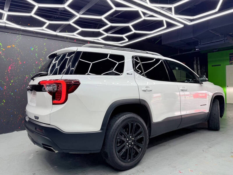 2023 GMC Acadia SLT