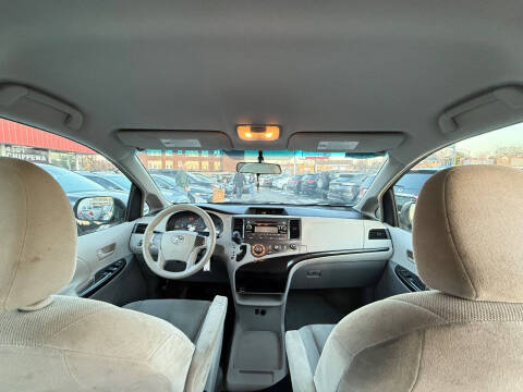 2011 Toyota Sienna Base 7-Passenger