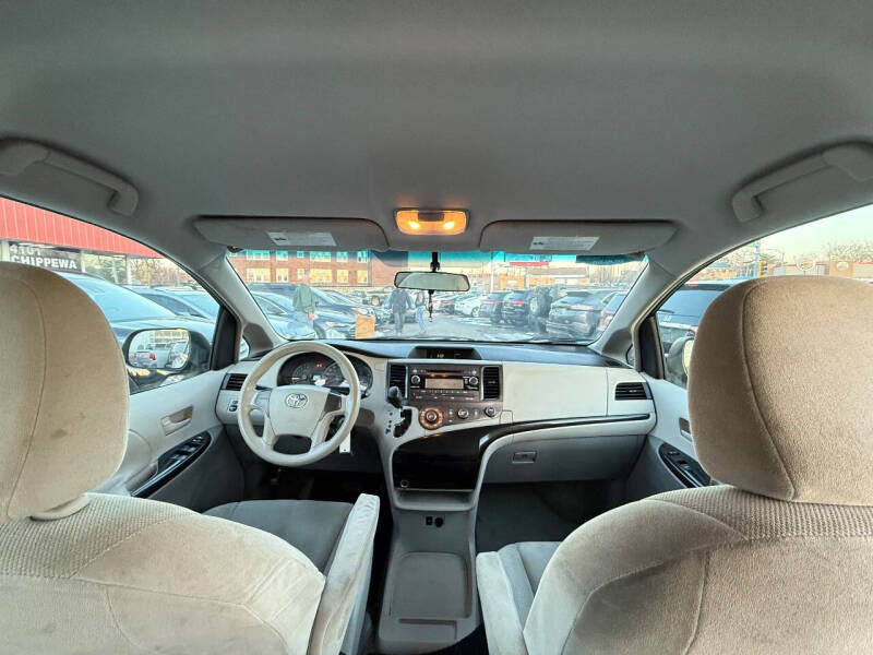 2011 Toyota Sienna Base 7-Passenger