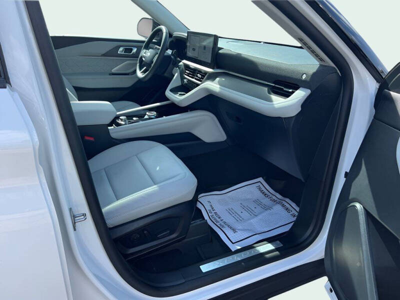2025 Ford Explorer Platinum