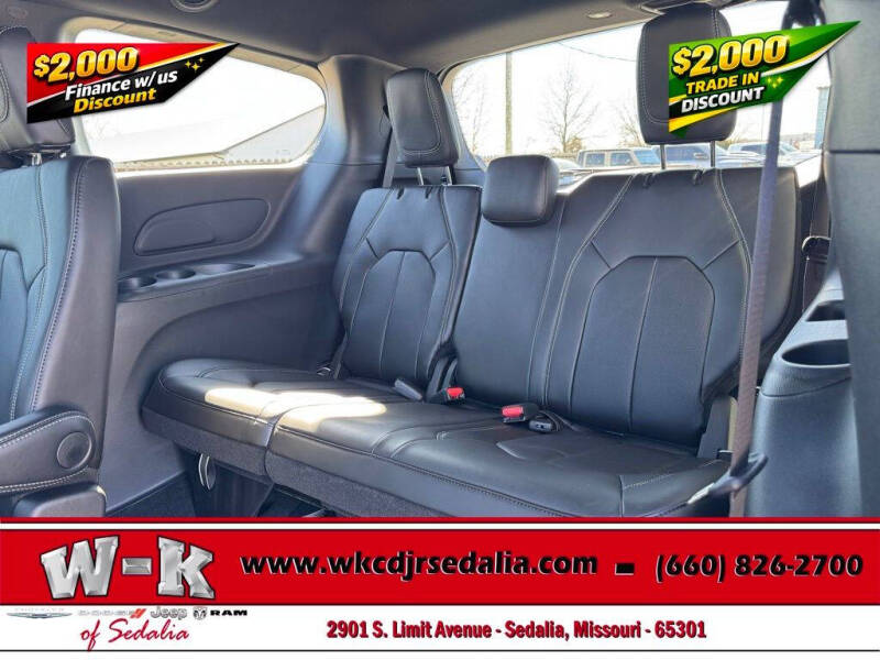 2026 Chrysler Pacifica Select