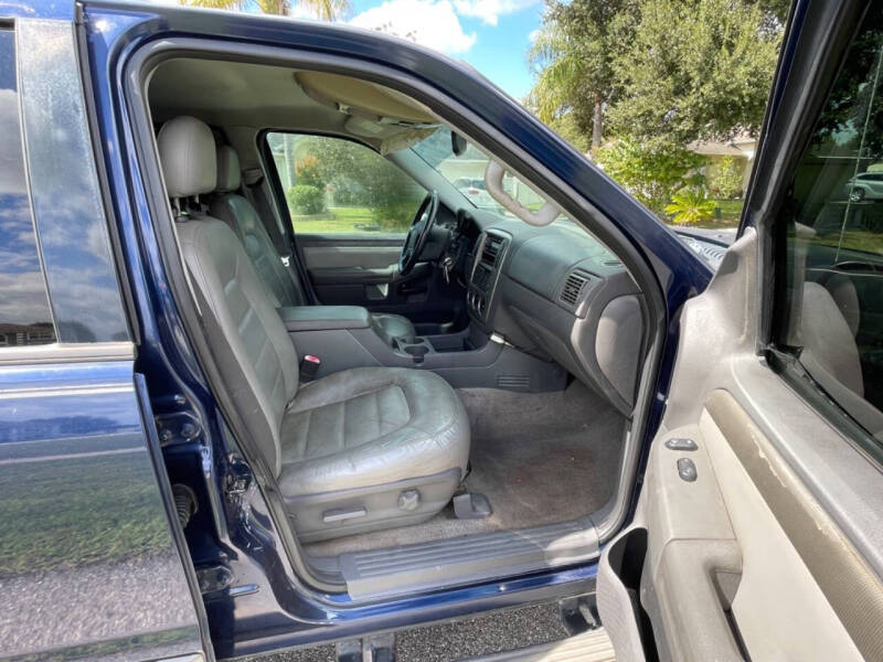 2004 Ford Explorer XLT