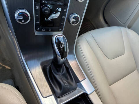 2016 Volvo XC60 T5 Drive-E Premier