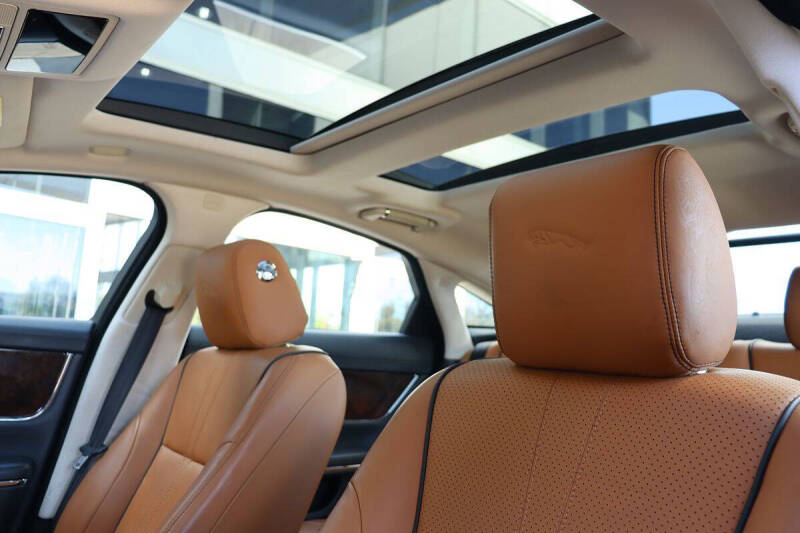 2016 Jaguar XJ R-Sport