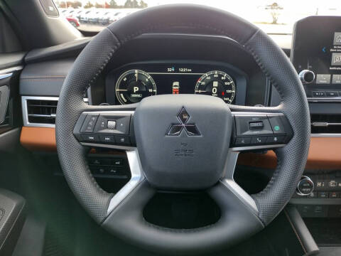 2025 Mitsubishi Outlander PHEV SEL