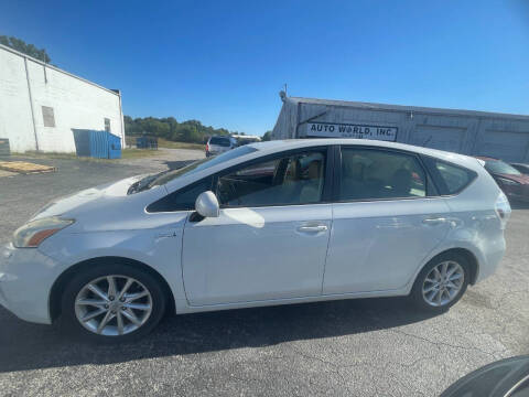 2013 Toyota Prius v Five