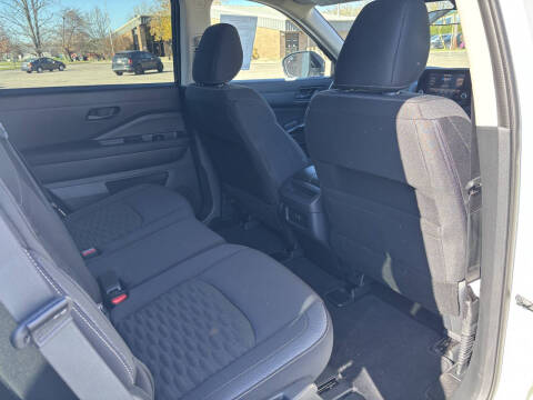 2025 Nissan Pathfinder S