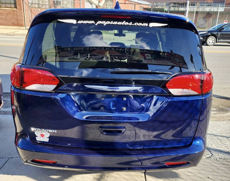 2020 Chrysler Voyager LX