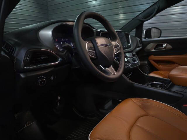 2025 Chrysler Pacifica Plug-In Hybrid Pinnacle