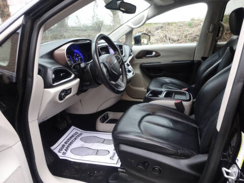 2017 Chrysler Pacifica Touring-L