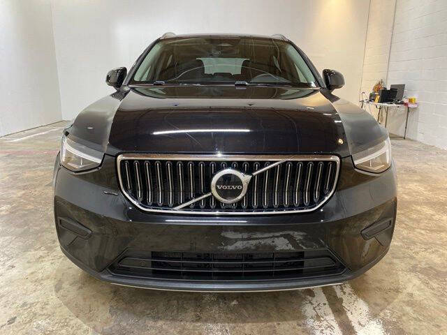 2025 Volvo XC40 B5 Core Bright Theme