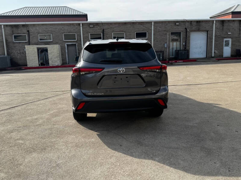2022 Toyota Highlander LE