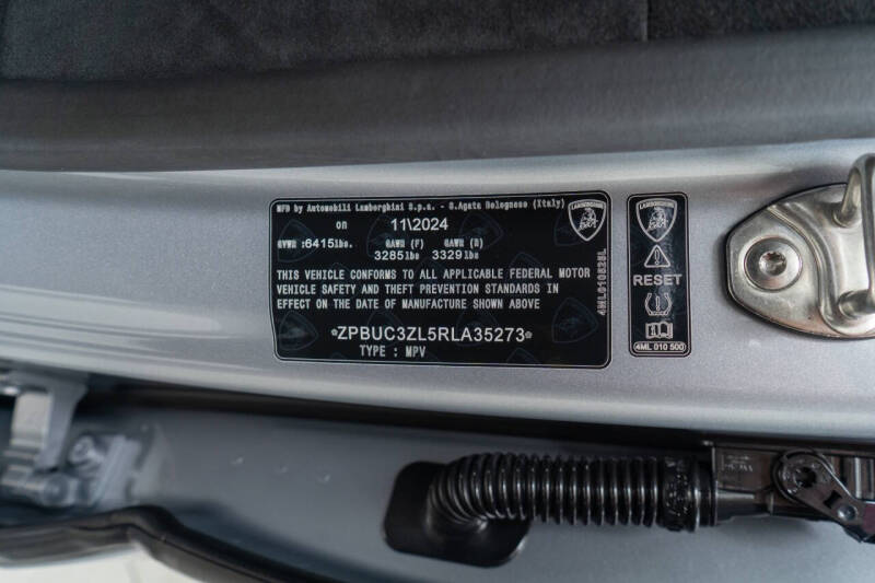 2024 Lamborghini Urus Performante