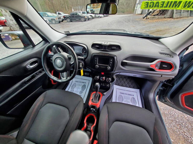 2015 Jeep Renegade Trailhawk photo 11