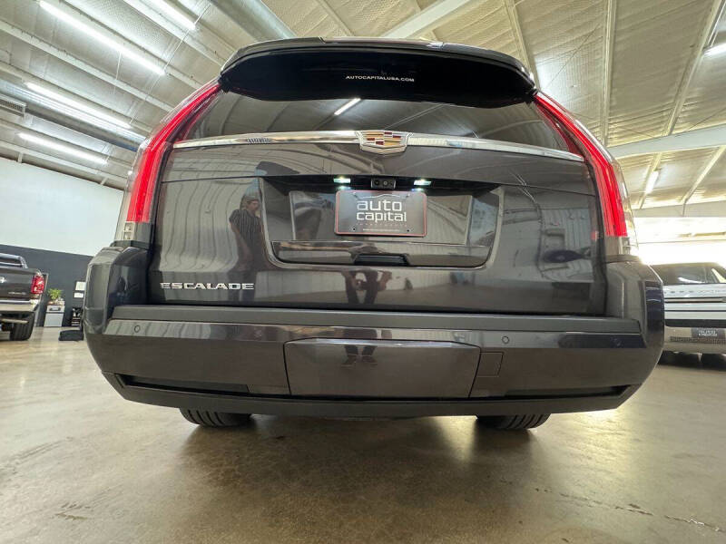 2017 Cadillac Escalade Luxury