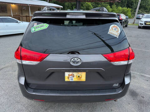 2013 Toyota Sienna XLE 7-Passenger
