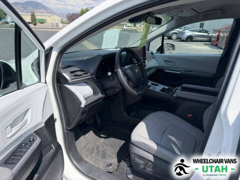 2025 Toyota Sienna LE 8-Passenger