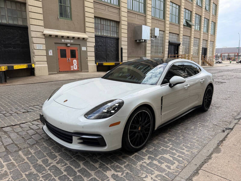 2018 Porsche Panamera 4