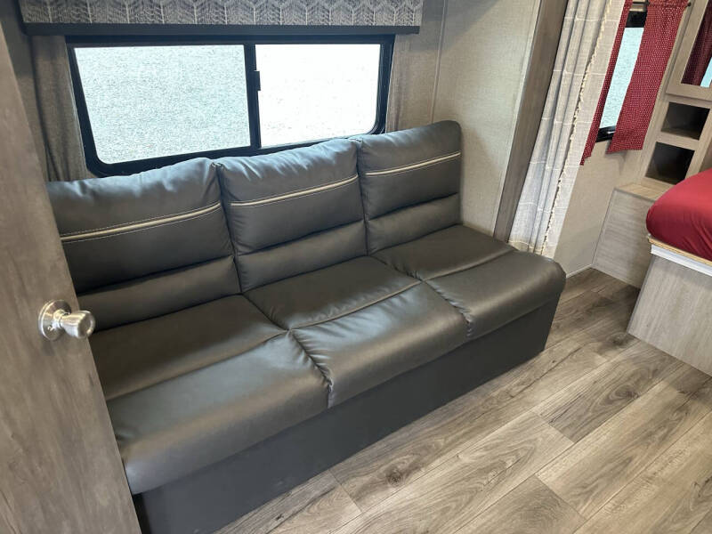 2022 Coachmen RV Summit 184FQS