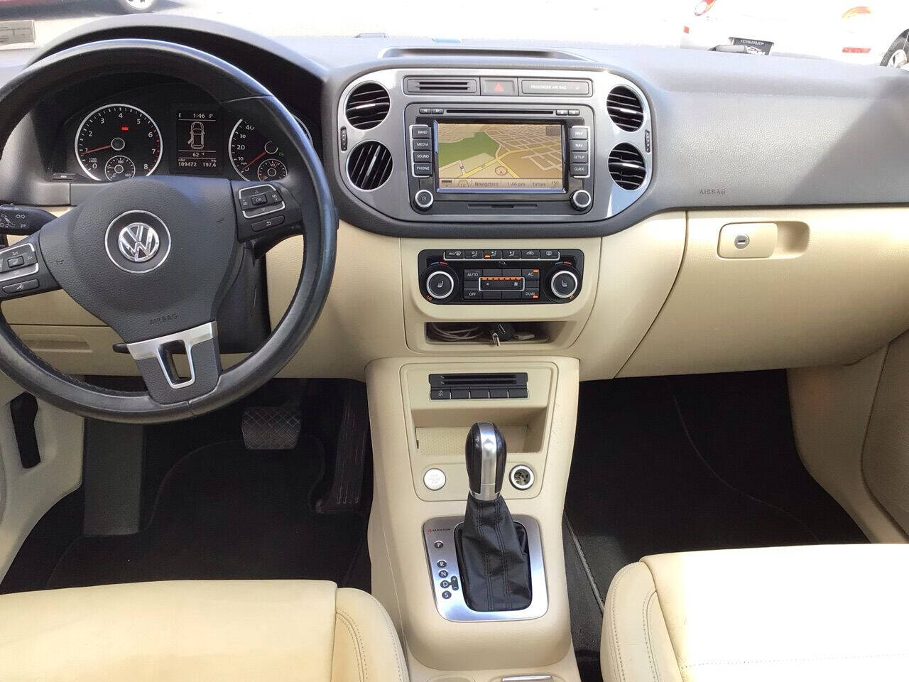 2012 Volkswagen Tiguan SEL photo 17