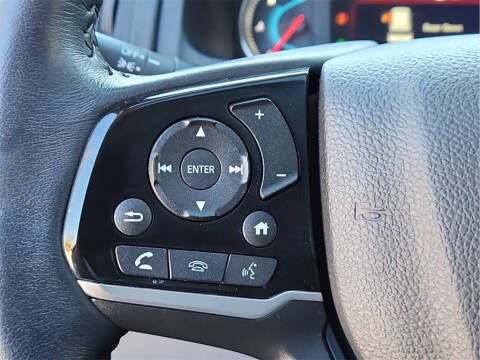 2022 Honda Pilot Touring w/Rear Captain's Chairs