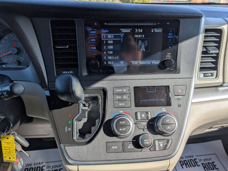 2017 Toyota Sienna LE 8-Passenger