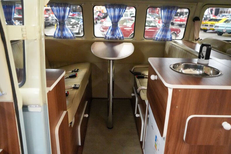 1976 Volkswagen Type 2 Westfalia Camper Bus