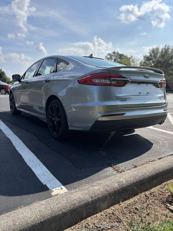 2020 Ford Fusion SE photo 2