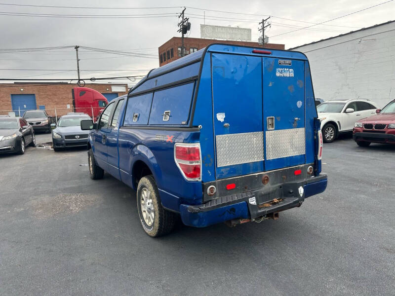 2009 Ford F-150 STX photo 16