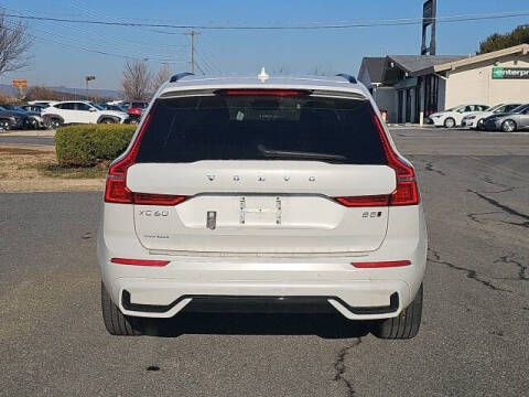 2024 Volvo XC60 B5 Ultimate Dark Theme