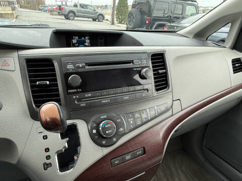 2014 Toyota Sienna XLE 8-Passenger